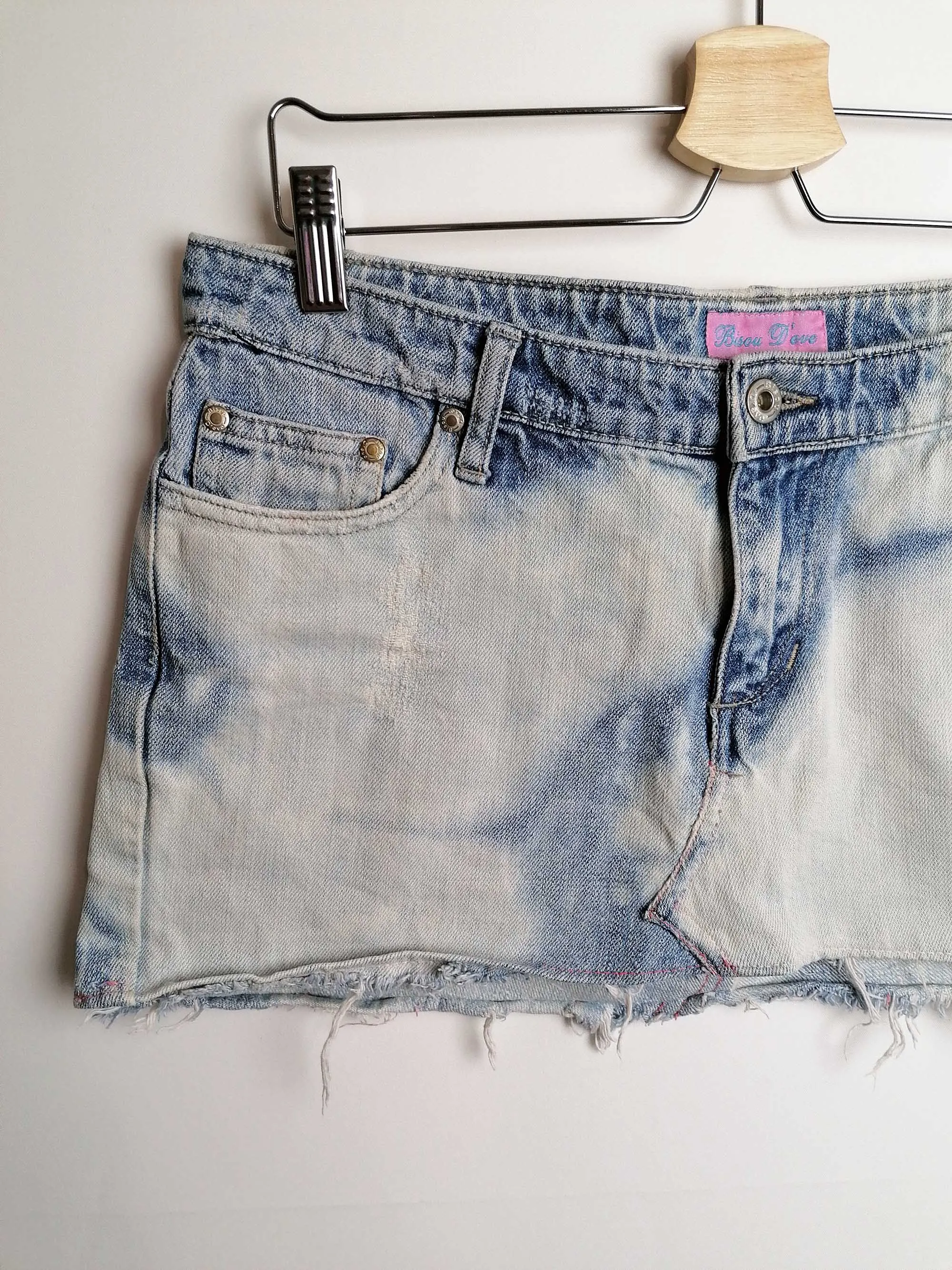 Y2K Denim low waist mini-skirt frayed hem - size M